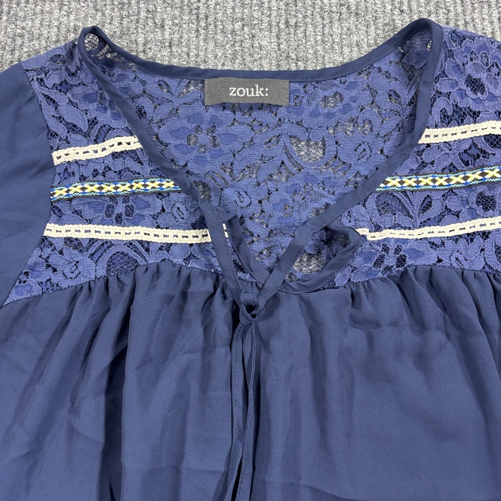 Zouk Peasant Blouse Women‎ Size M Blue Lace Embroidered Tie Neck Babydoll Top